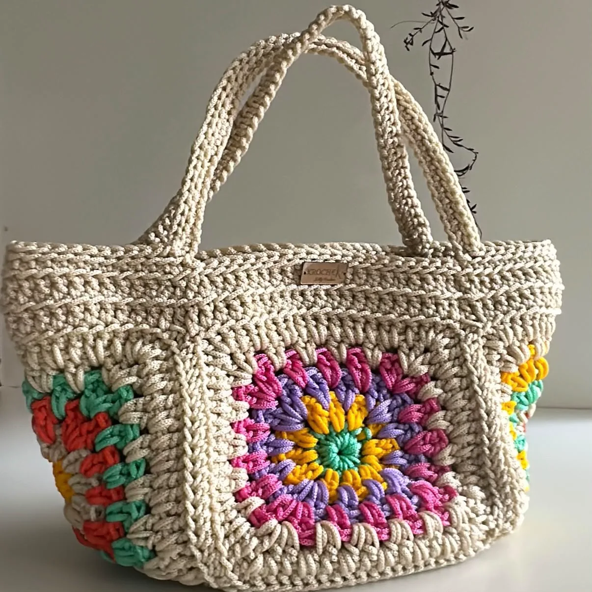Bolsa Verano de crochê pronta em outro ângulo